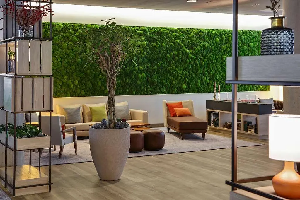 Intercityhotel Frankfurt Hbf location